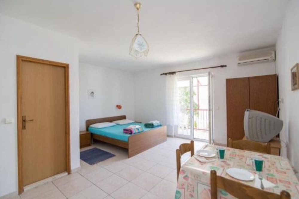 Apartments Boguvila - Studio With Terrace -