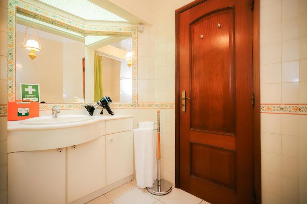 Sea View Apartment by Rent4all