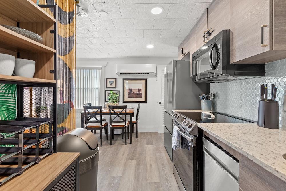 219 Palmetto Pl 1 - Tropical Paradise