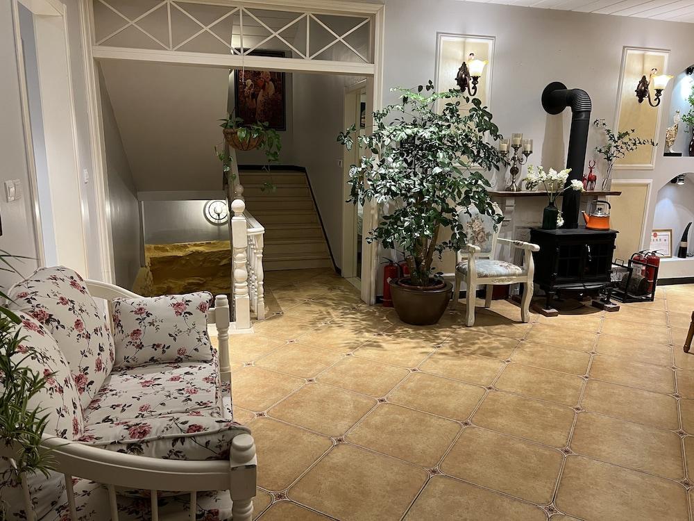 Wesley Rosegarden Lushan