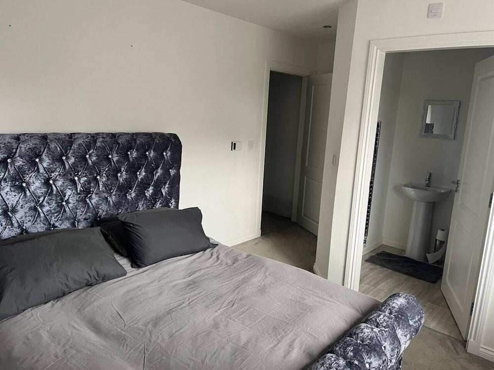 Remarkable 3-bed House in Wirral