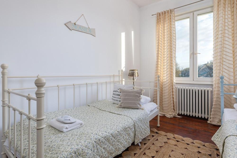 Spacious Apartment Kolobrzeg by Renters