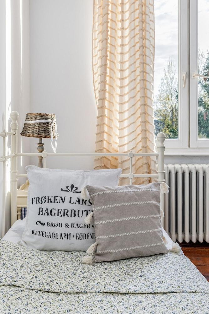 Spacious Apartment Kolobrzeg by Renters