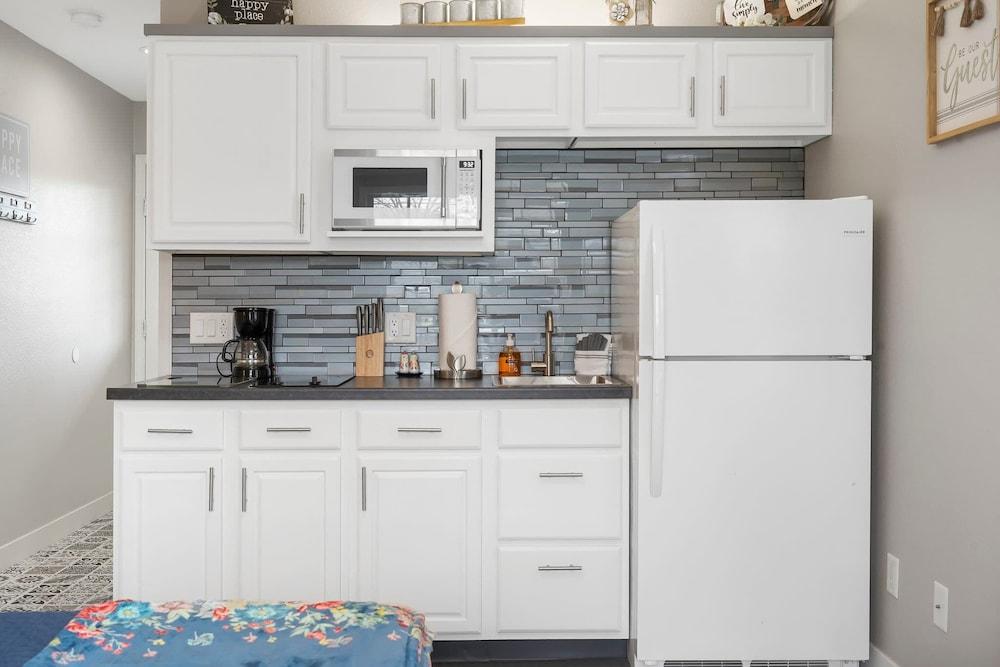 Happy Place Hideaway - Walk to Taneycomo!