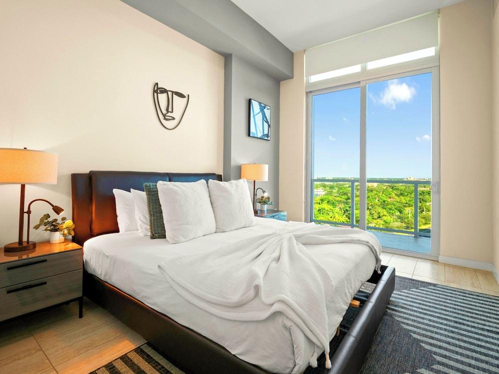 Luxury Condo with Den at Design District