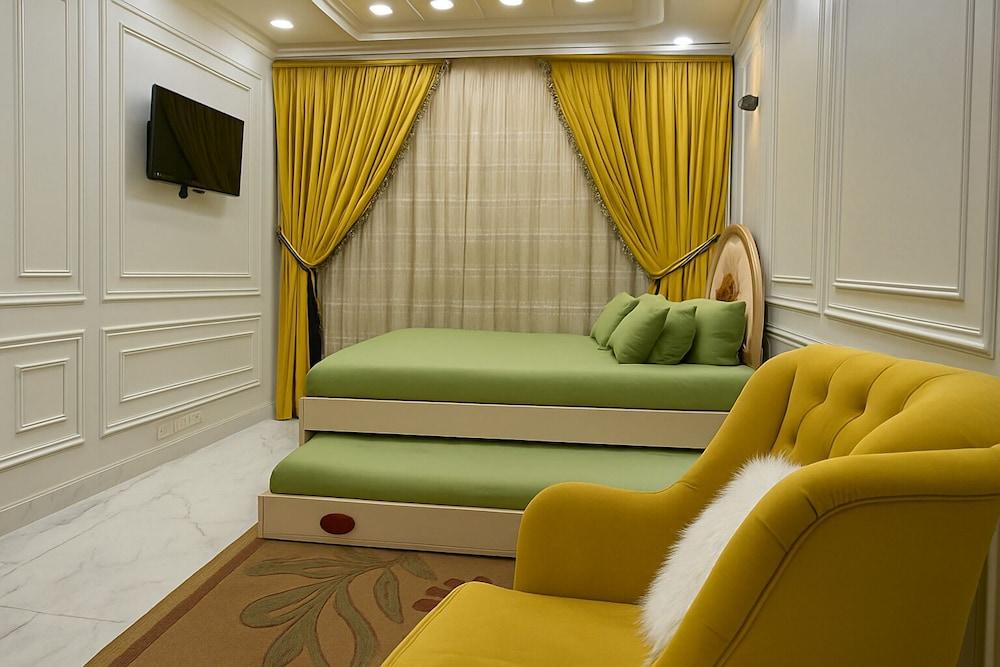 Elegant Beachfront Flat