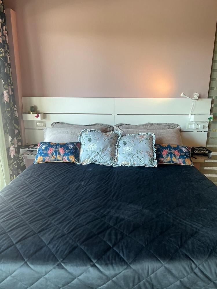 Room in Studio - Studio Apartment With Kitchen in one Room