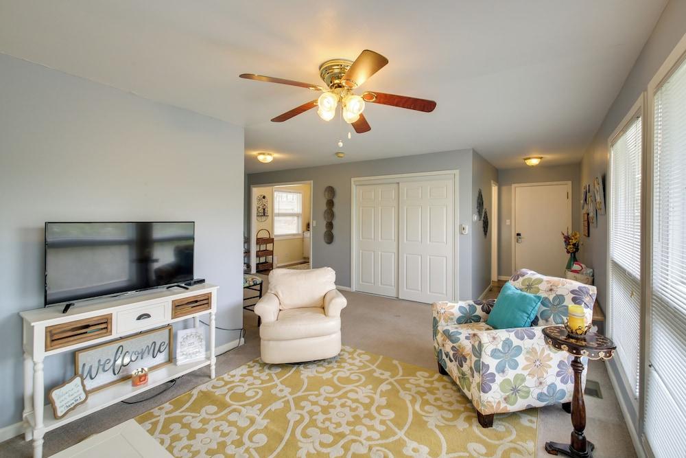 Cozy Lake Cabin w/ Dock in Hot Springs Nat'l Park