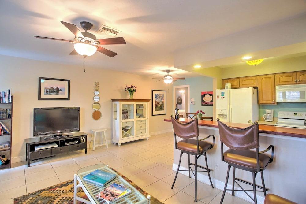 1 Mi to Beach Access: Naples Home w/ Lanai