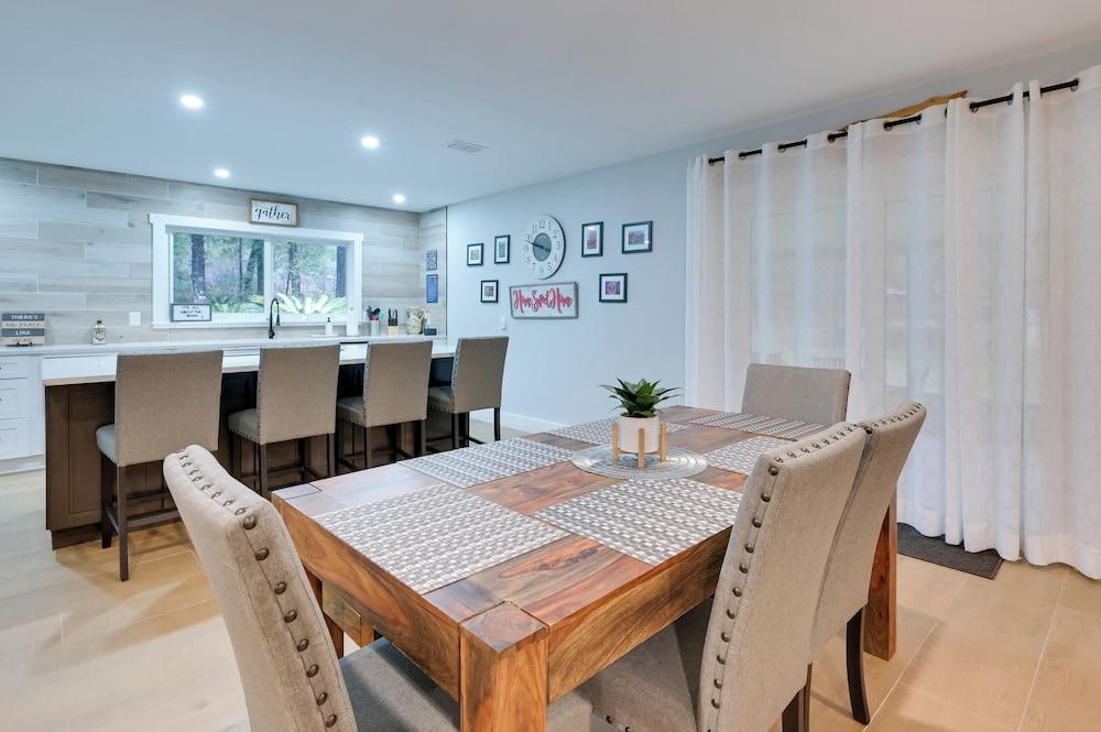 Inverness Getaway ~ 4 Mi to Henderson Lake!