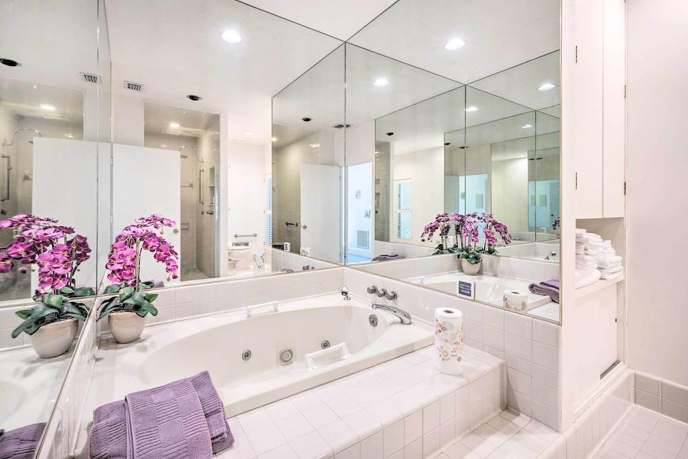 Lanai & Pool: Elegant Villa in Winter Haven!