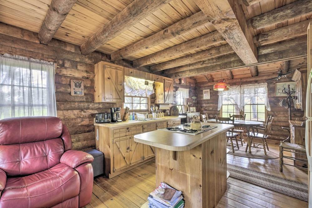 Quaint & Quiet Belleview Cabin on 35 Acres!