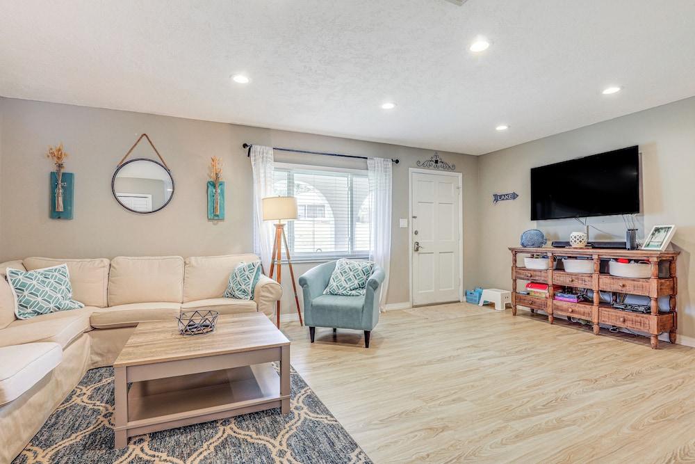 Private & Picturesque Escape on Lake Henry!