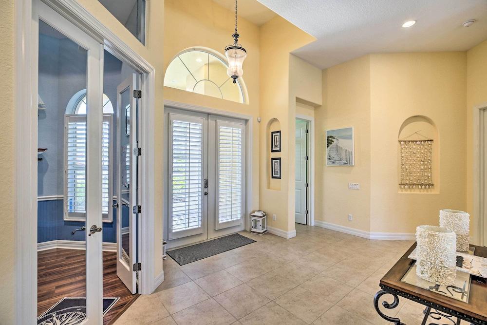 3 Mi to Downtown Cape Coral: Canal-front Villa