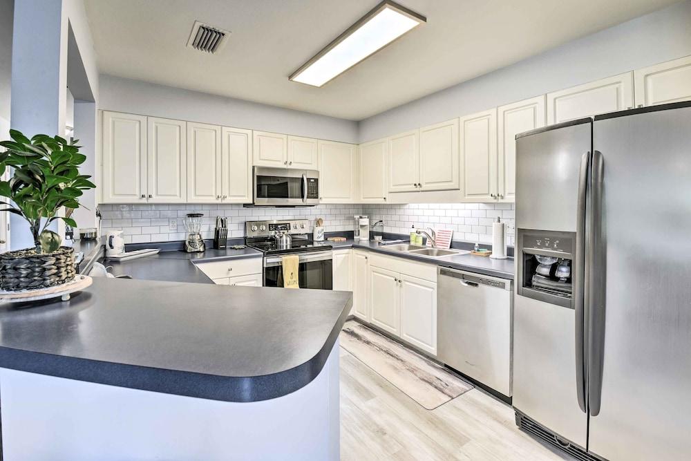 'tipsy Turtle' Condo w/ Patio & Harbor Access