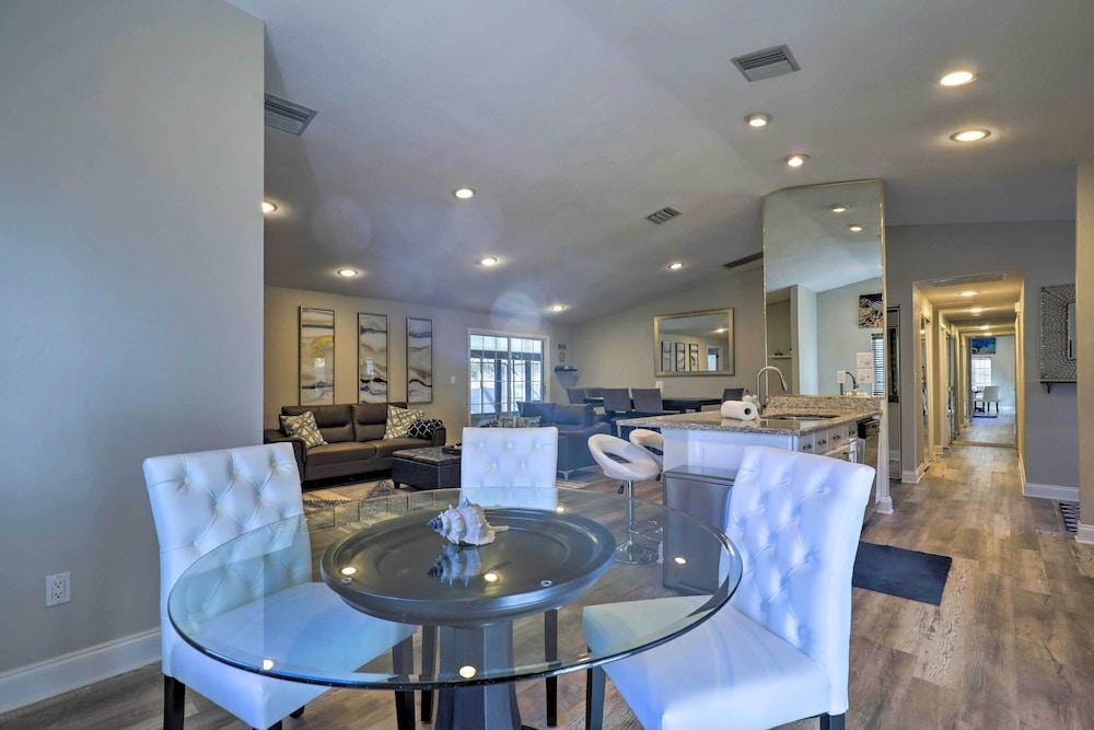 Near Beaches & Dining: Palm Harbor Gem w/ Pool