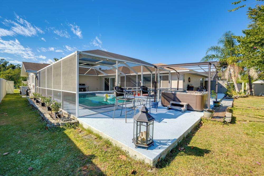 4 Mi to Port Charlotte Beach Park: Gem w/ Pool