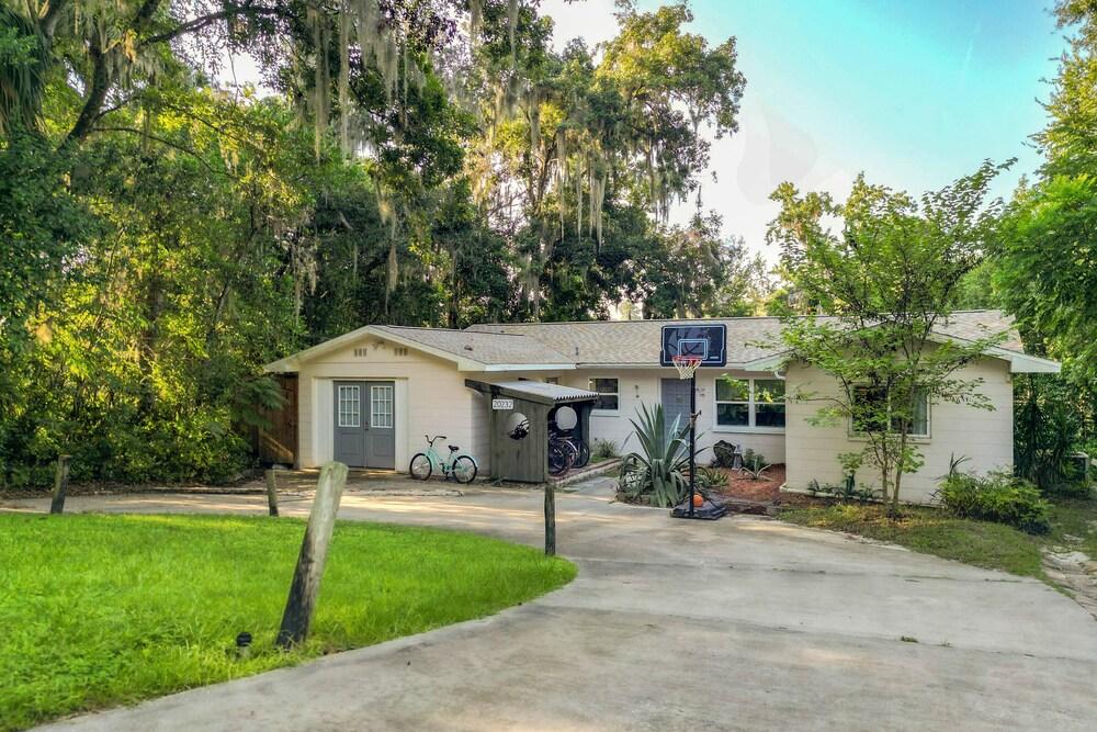 Dock & Kayaks: Riverfront Dunnellon Home!