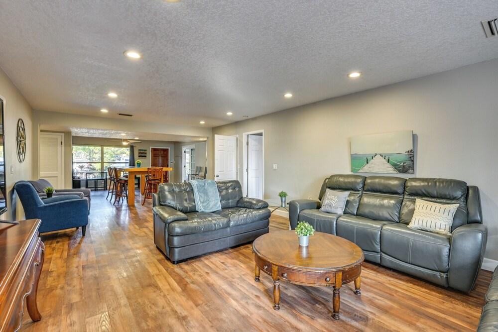 Dock & Beautiful Views! Spacious Bellows Lake Gem