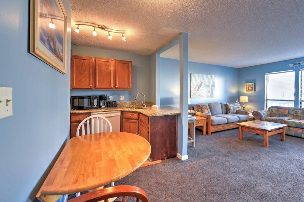 Cozy Destin Studio w/ Shared Pools + Beach Access!