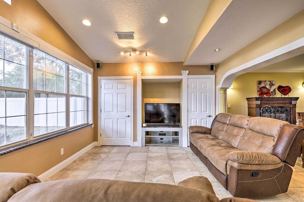 Cozy Home in Heart of Tampa w/ Lanai & Pool!