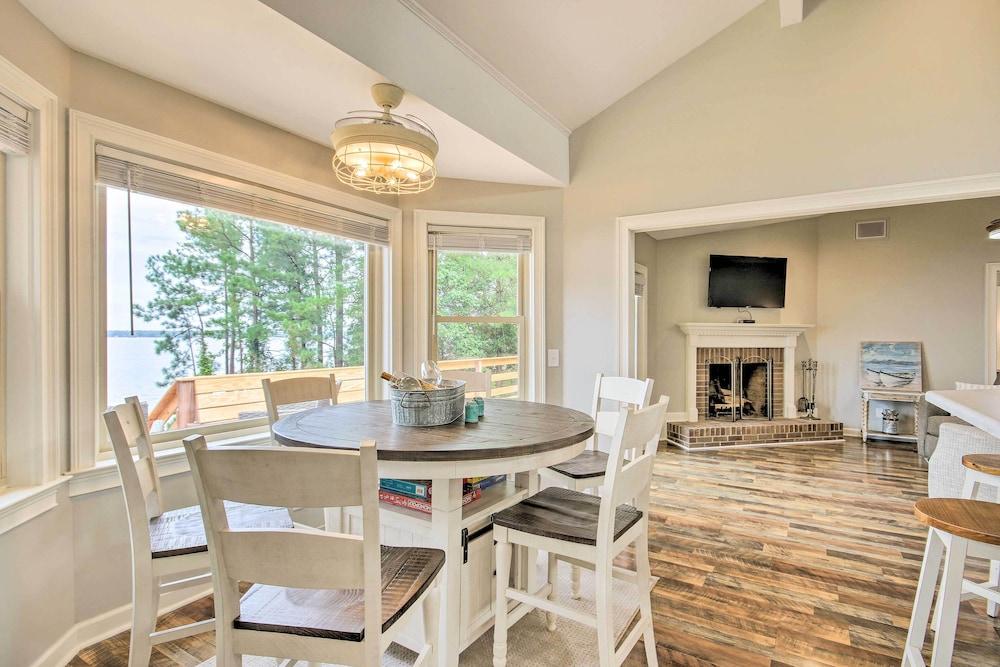 Gilbert Lakefront Retreat w/ Private Dock!