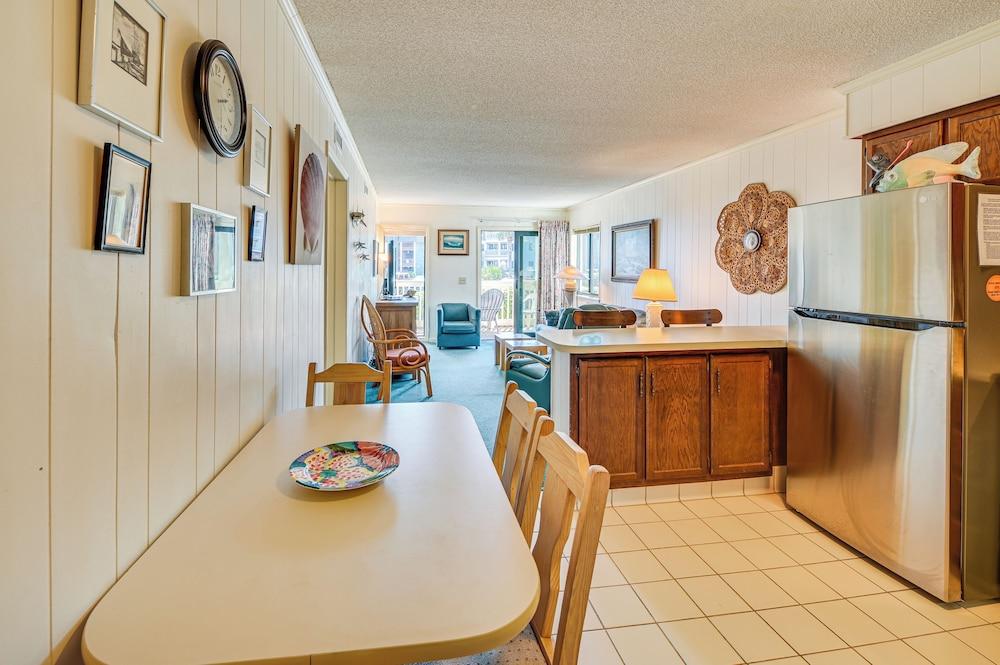 Oceanfront Myrtle Beach Condo: Resort-style Perks!