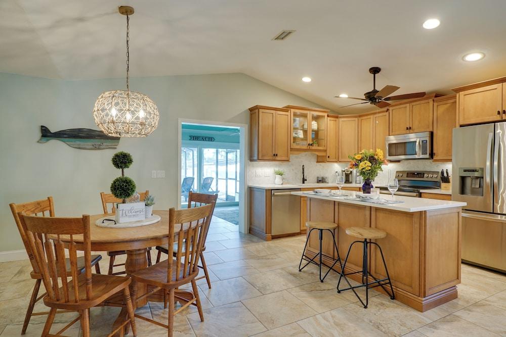 Naples Paradise w/ Grill, 1 Mi to Vanderbilt Beach