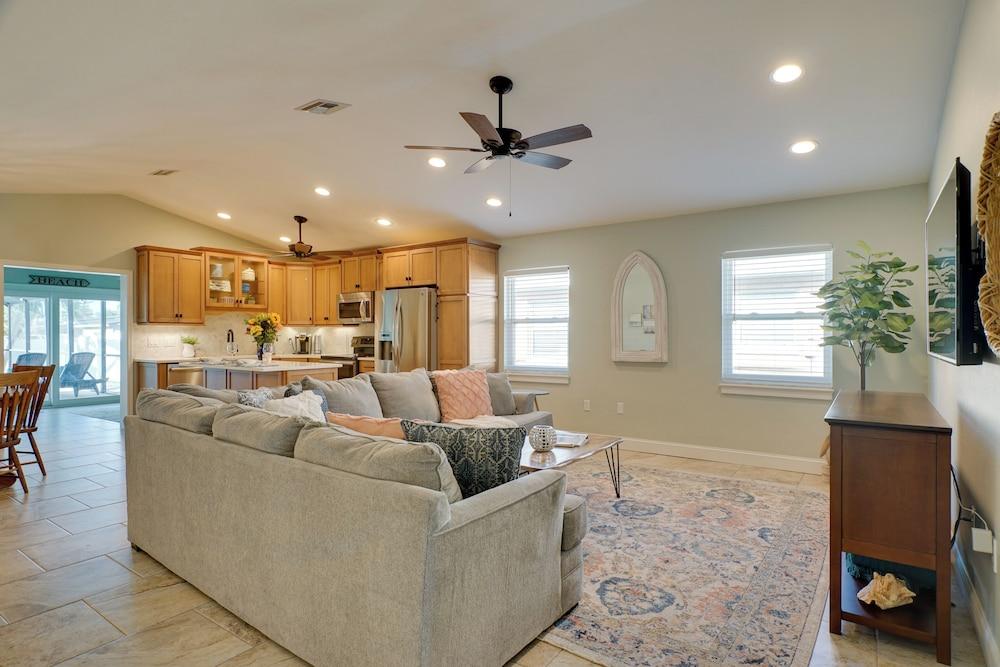 Naples Paradise w/ Grill, 1 Mi to Vanderbilt Beach