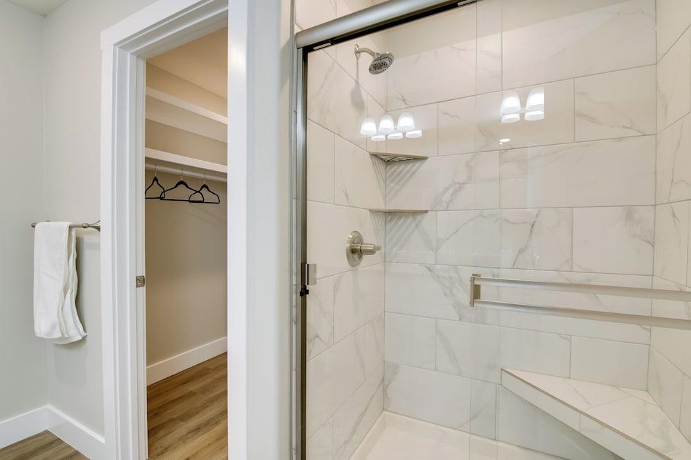 Charming Ozark Abode w/ Yard & Pool Access