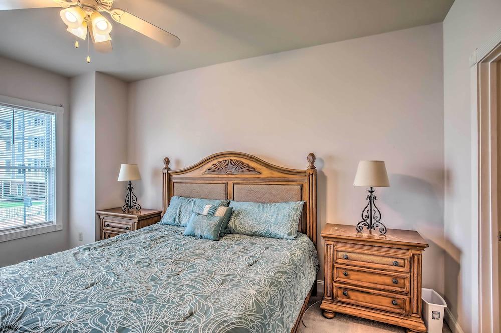 Chic Myrtle Beach Condo w/ Community Pool!