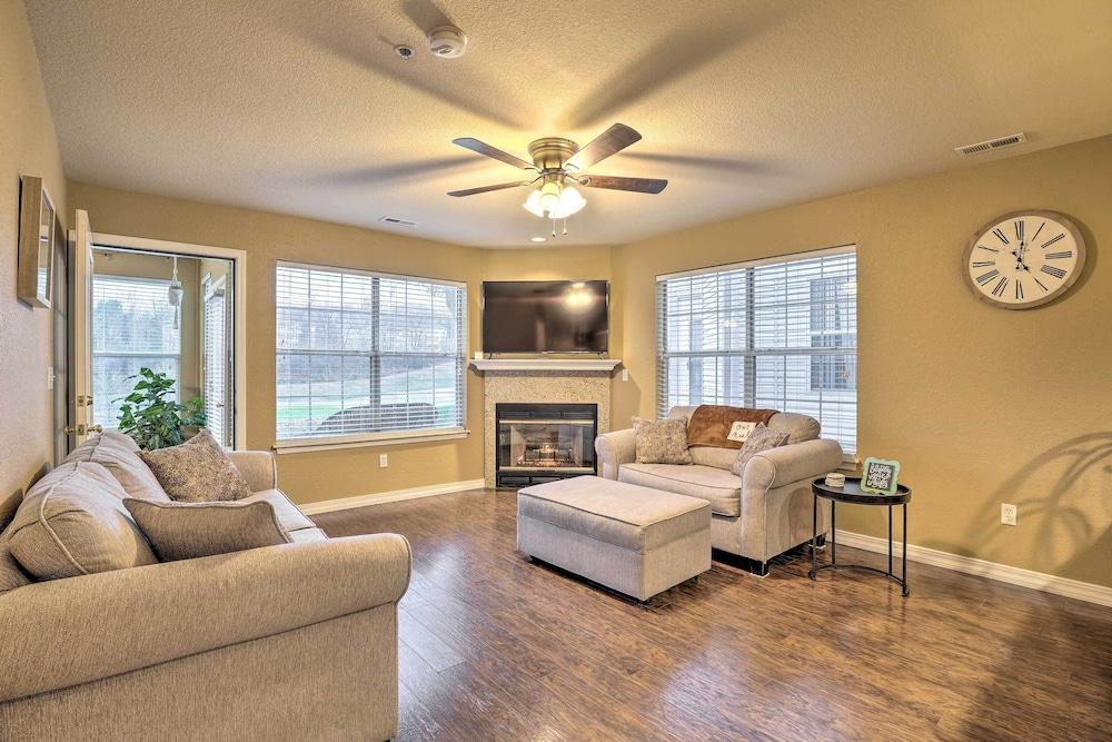 Sunroom & Golf Course View: Cozy Branson Condo!