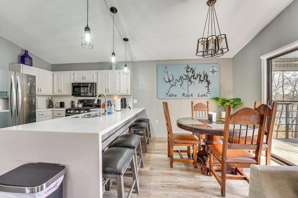 Table Rock Lake Home w/ Lake Access & Views