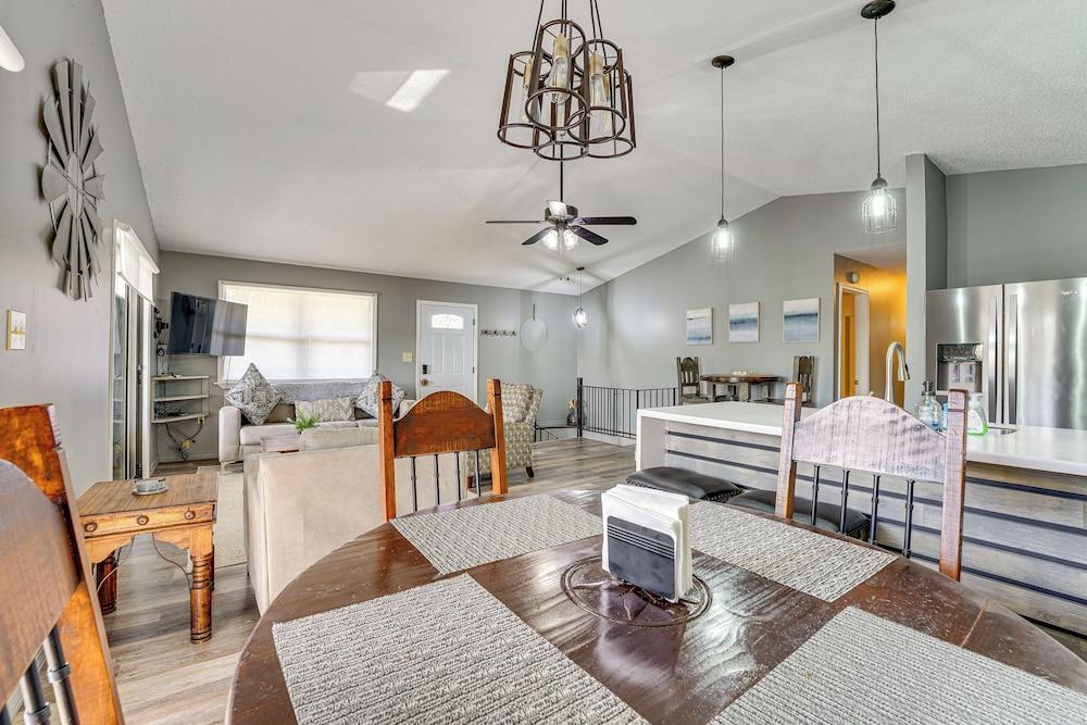 Table Rock Lake Home w/ Lake Access & Views