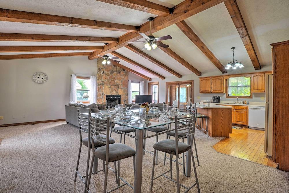 Table Rock Lake Getaway w/ Fire Pit, Deck & Grill!