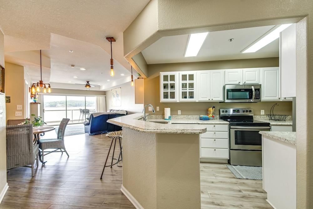 Waterfront Lake Ozark Condo w/ Pool Access