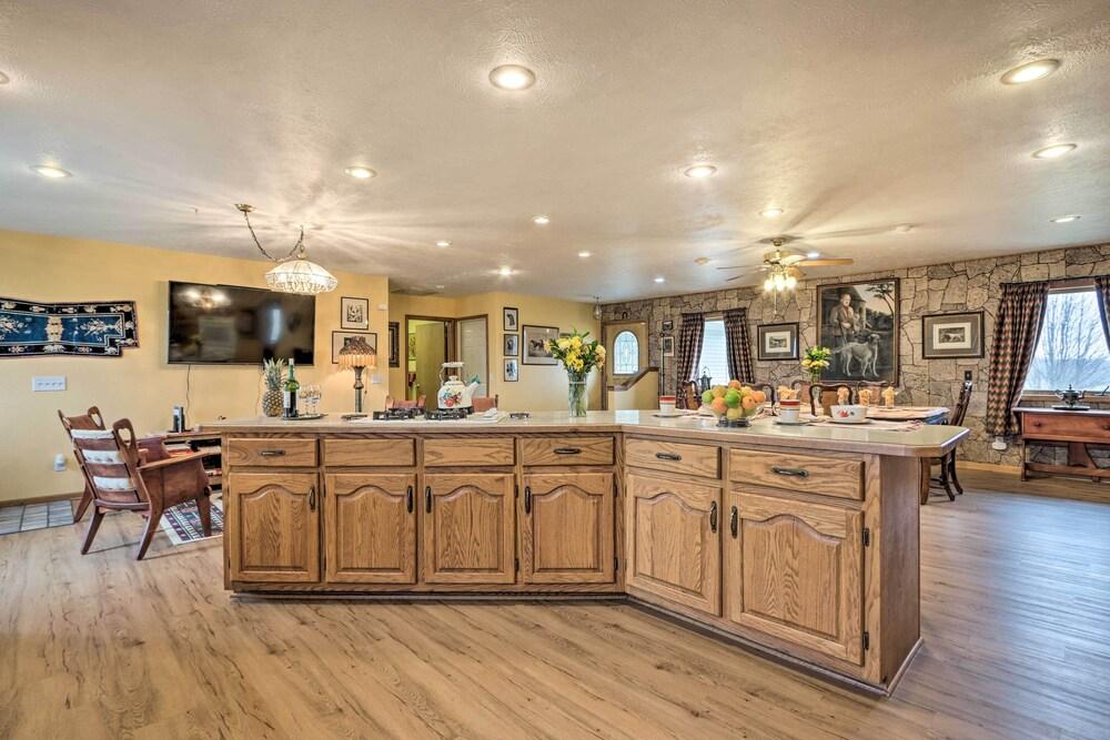 Missouri Getaway w/ Pasture Views & Patio!