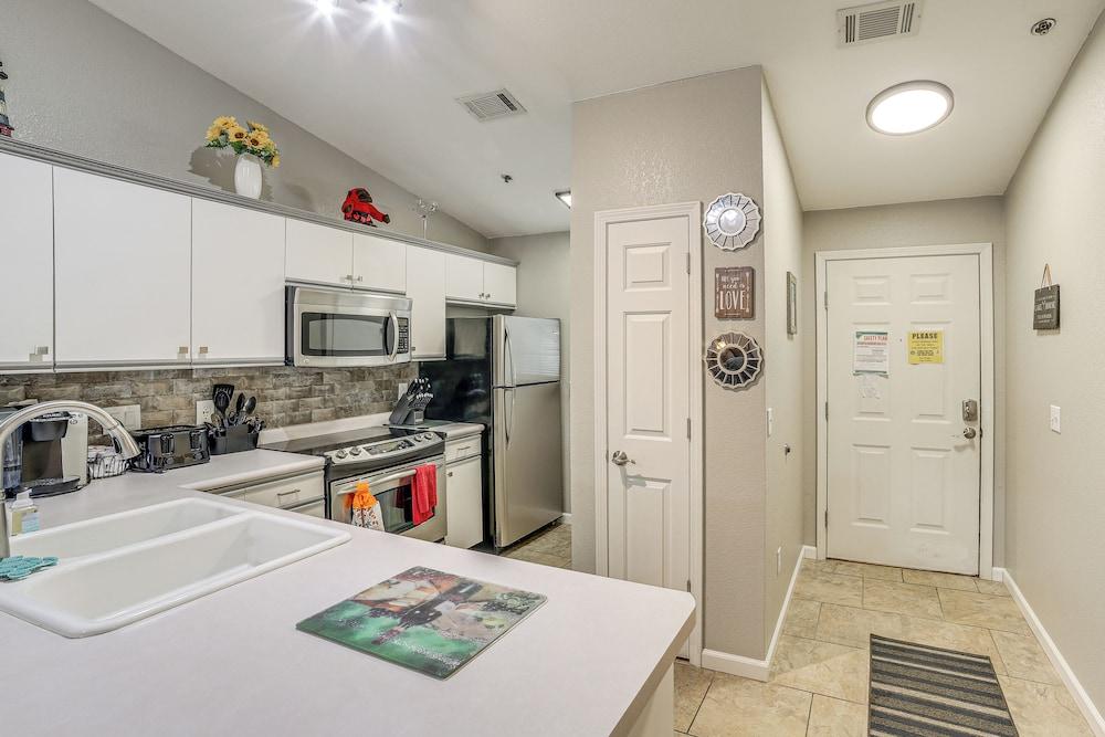 3 Mi to Branson Strip: Condo w/ Balcony!