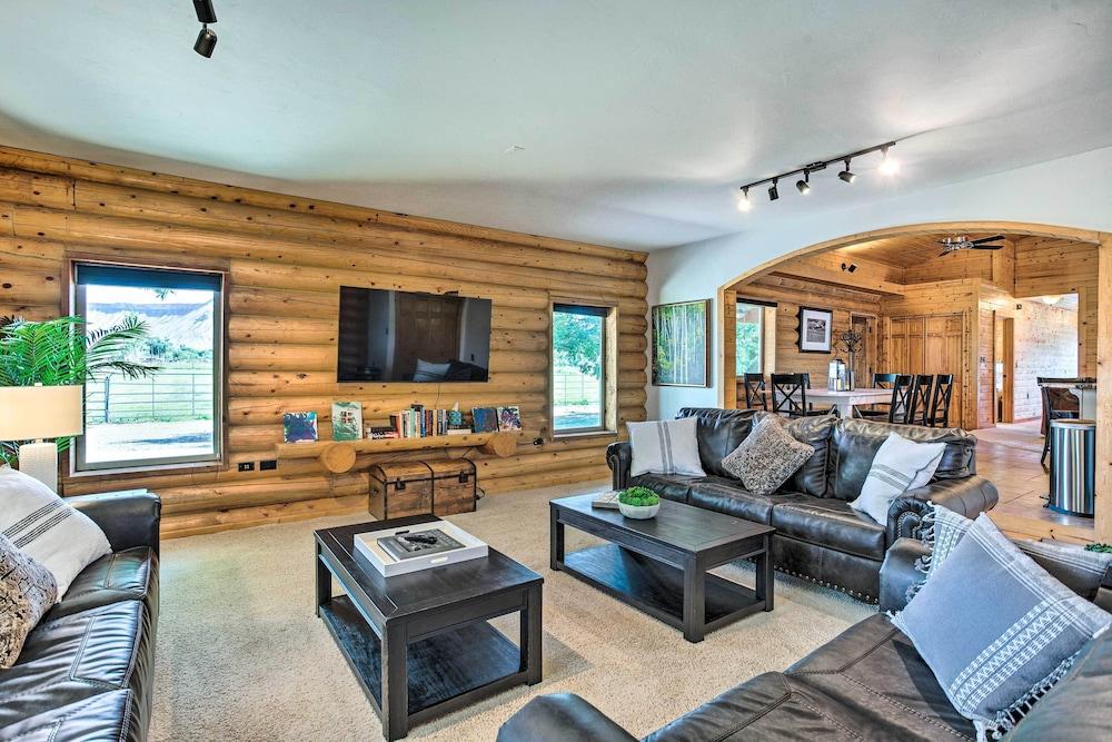 Clifton Retreat w/ Breathtaking Mt Backdrop!