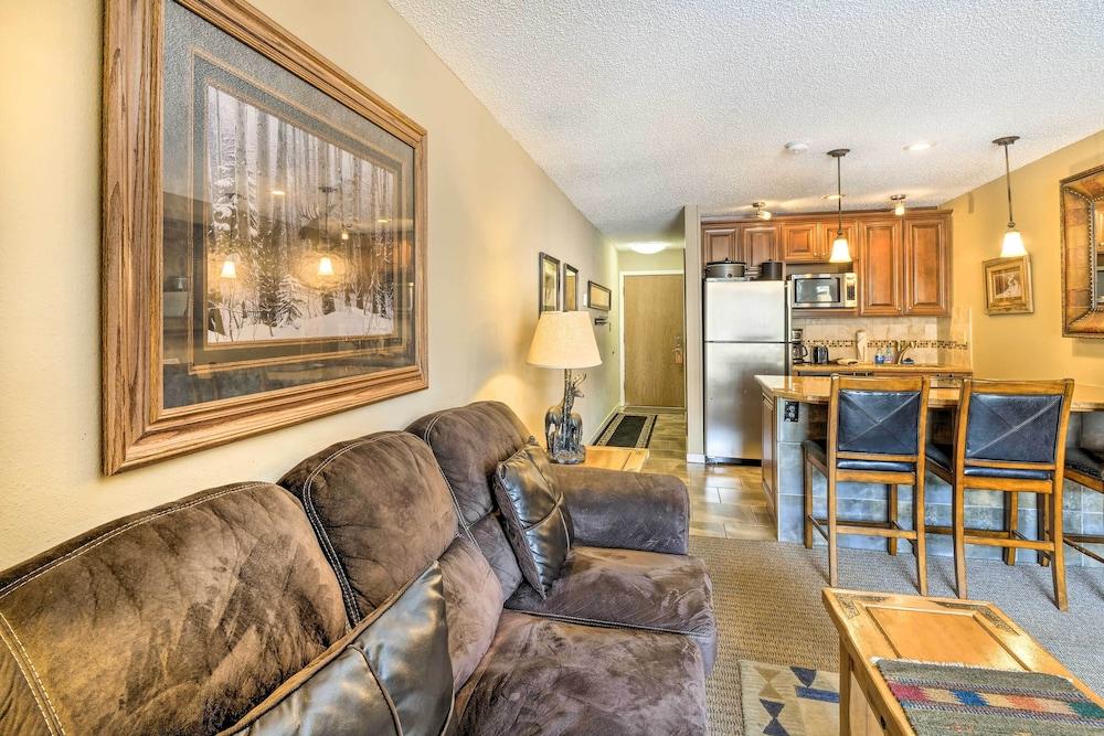 Copper Mountain Ski-in/ski-out Condo w/ Balcony!