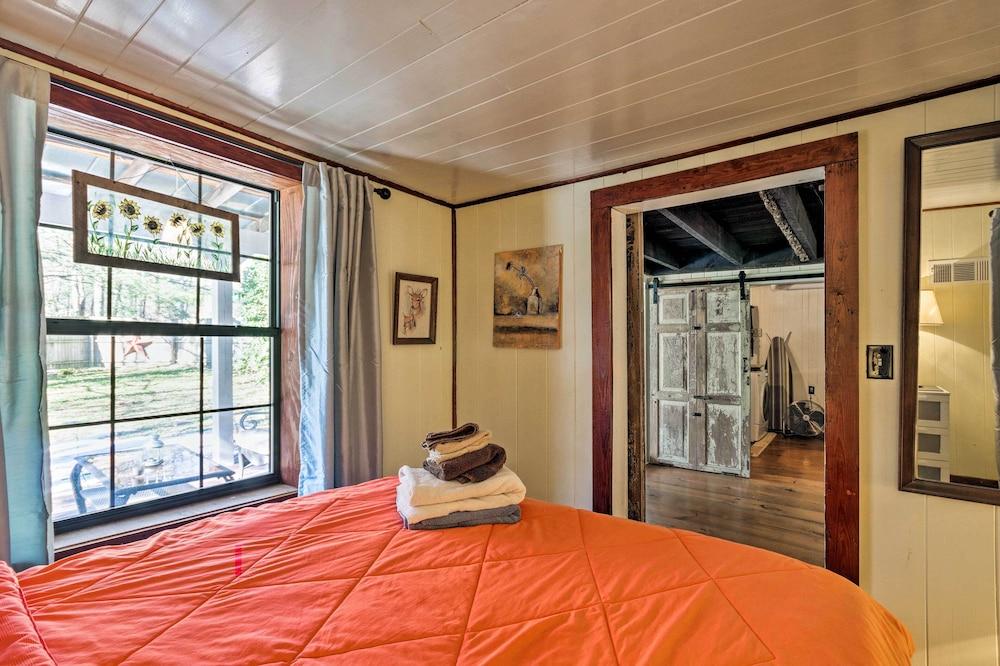 Cullowhee Getaway w/ Fireplace on Private Meadow