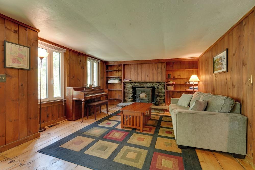 Killington Area Escape w/ Deck, Views & Hot Tub!