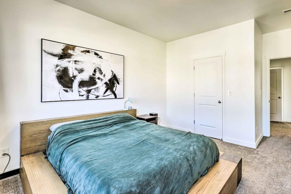 Modern Townhome - 8 Mi to Thanksgiving Point!