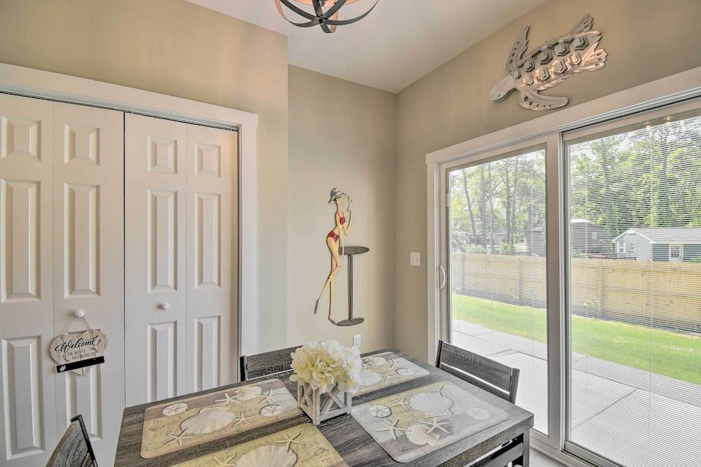 Ocean Isle Beach Home w/ Shared Lanai & Grill