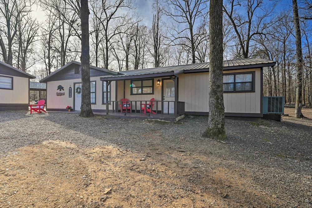 Pet-friendly 'shady Oaks' Broken Bow Gem w/ Patio!