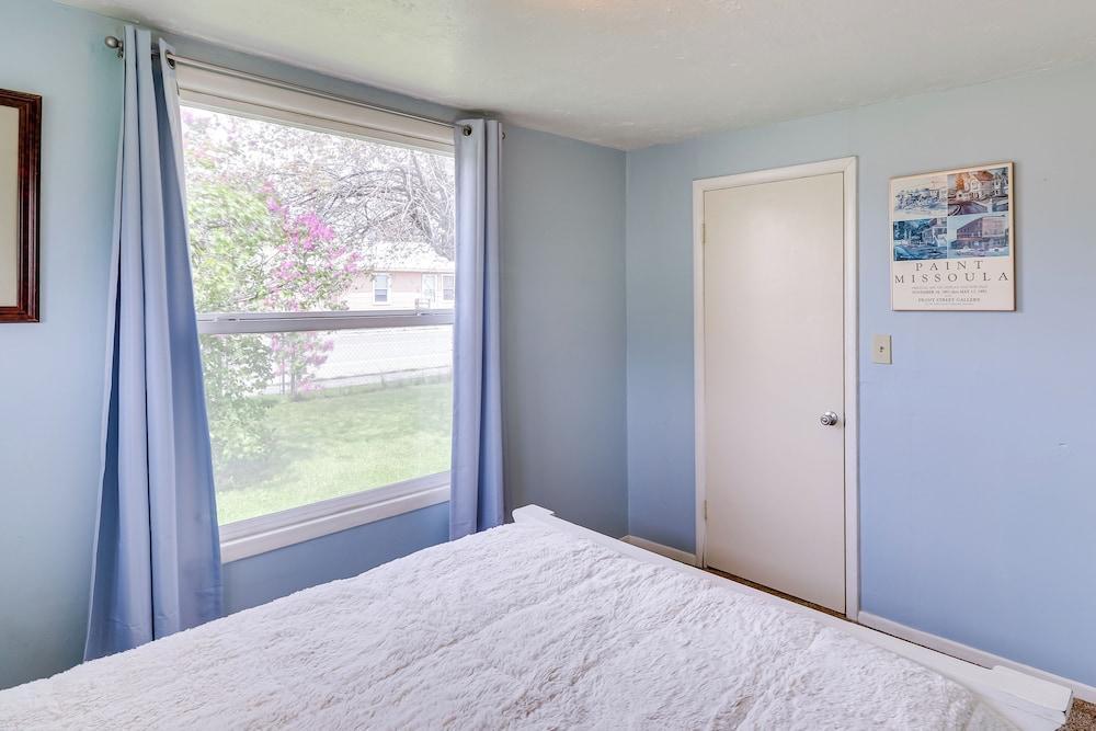 Pet-friendly Home w/ Yard & Mountain Views!