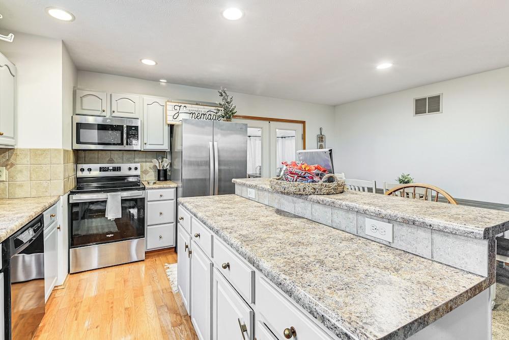 Williamstown Gem w/ Private Pool & Hot Tub!