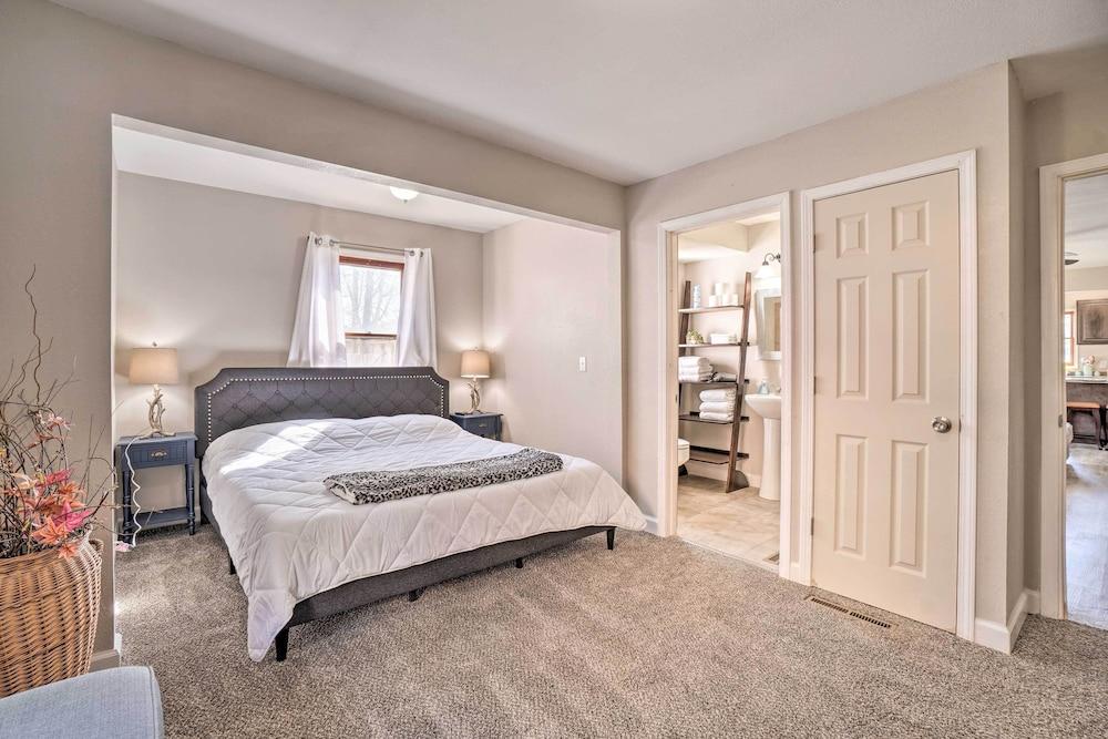 Rockaway Beach House w/ Fire Pit & River View!