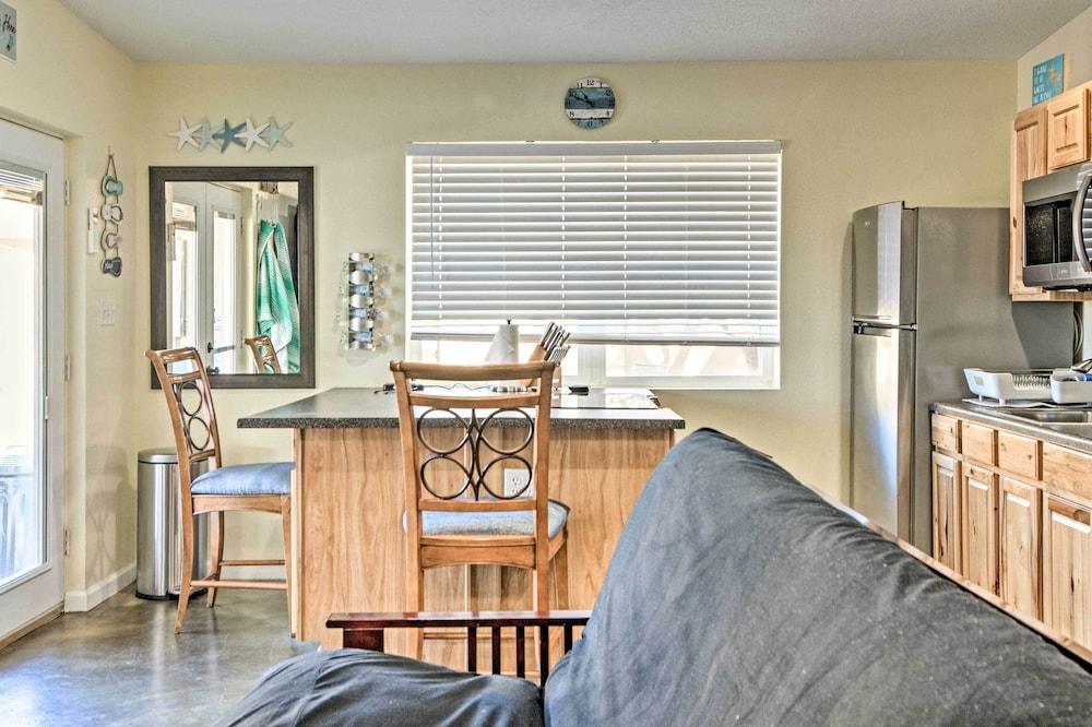 Albuquerque Studio With Shared Pool & Fire Pit!