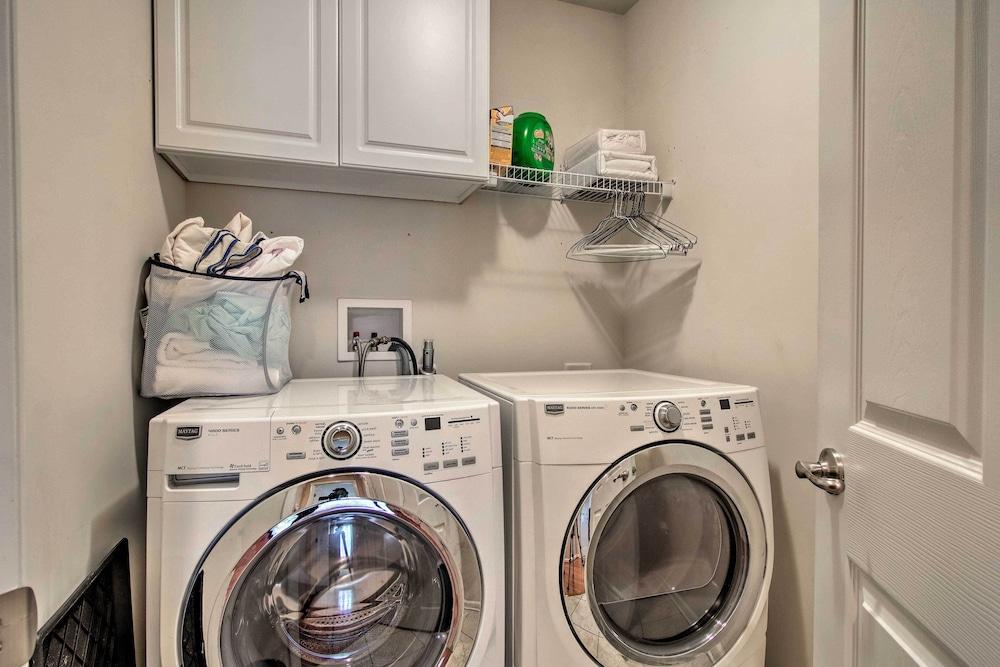 Great for Groups: Bayside Resort Home w/ Patio